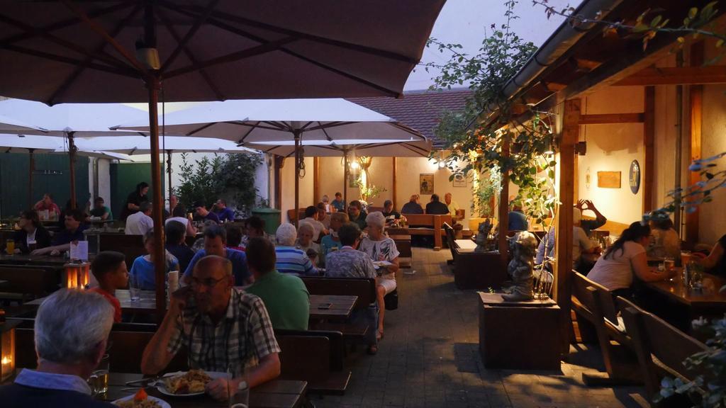 Hotel & Brauerei-Gasthof Neuwirt Нойбург-ан-дер-Донау Экстерьер фото
