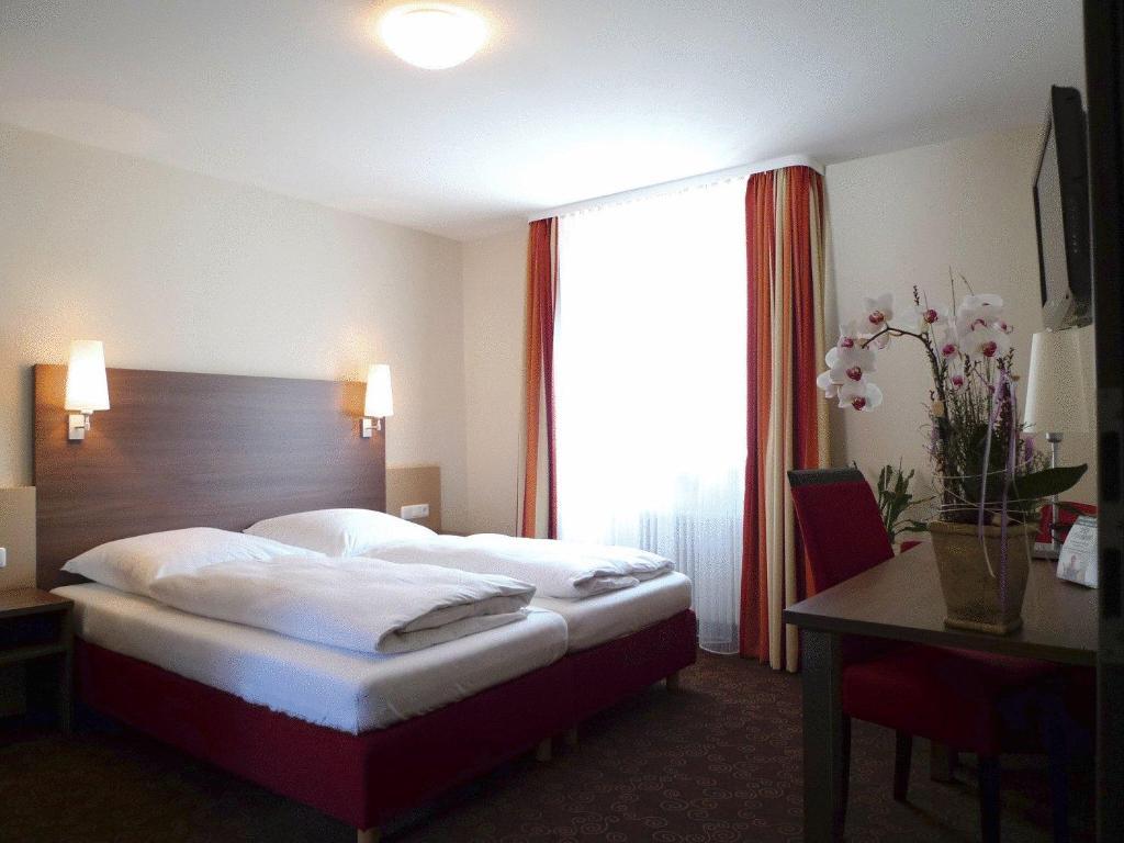 Hotel & Brauerei-Gasthof Neuwirt Нойбург-ан-дер-Донау Экстерьер фото
